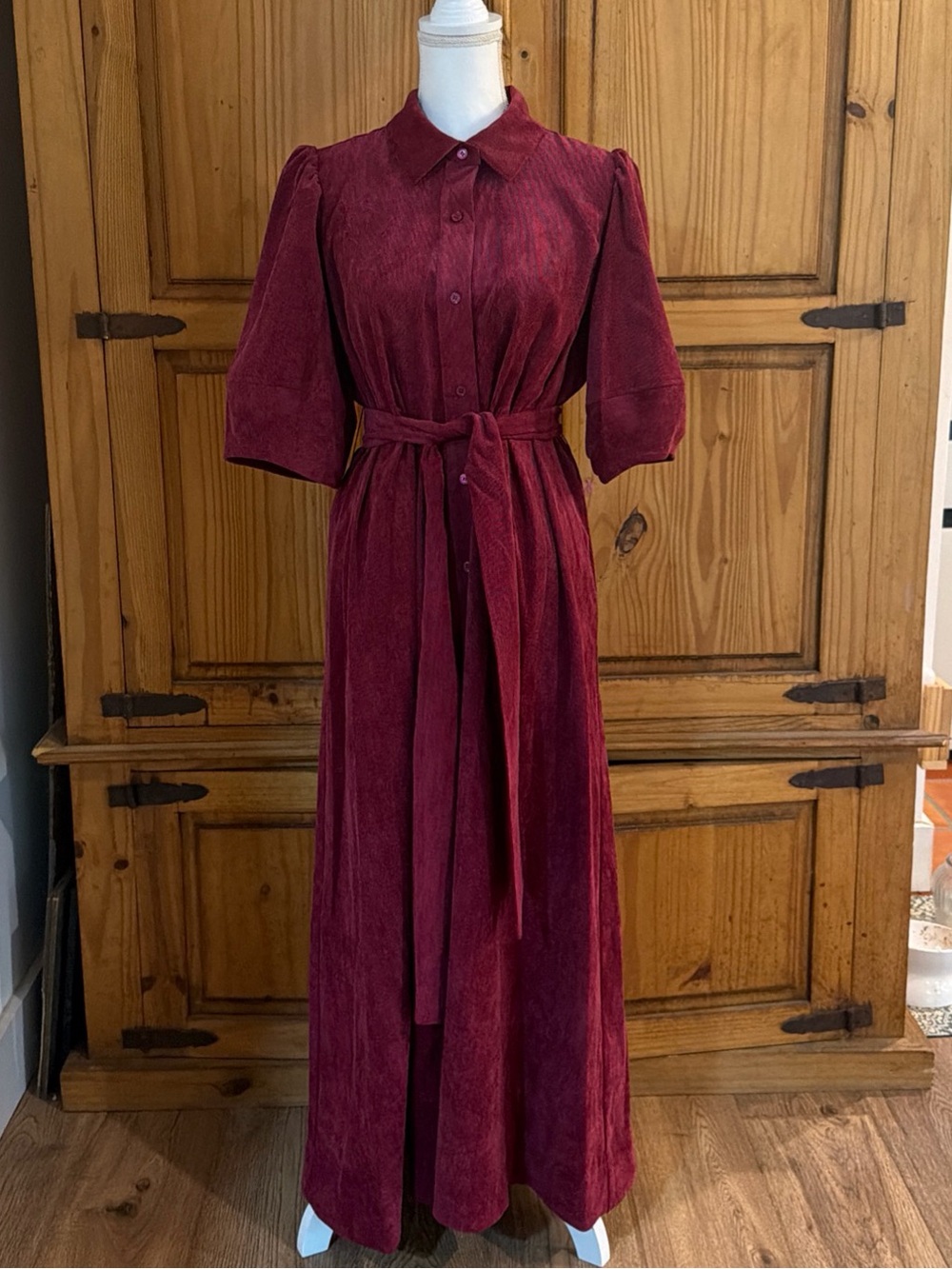 Crown & Ivy Women's Burgundy Button-Front Maxi Dress with Tie Waist